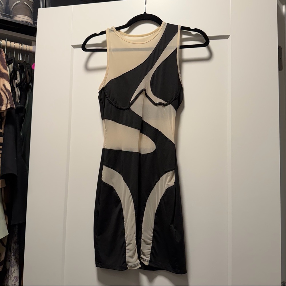 Black and Cream Colorblock Top